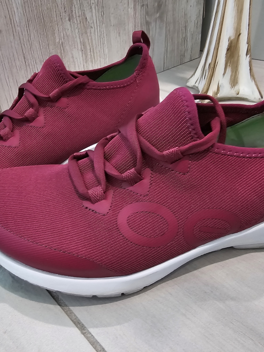 OOFOS Women’s Burgundy Recovery Comfort Sneakers Size 8.5 - Picture 3 of 6